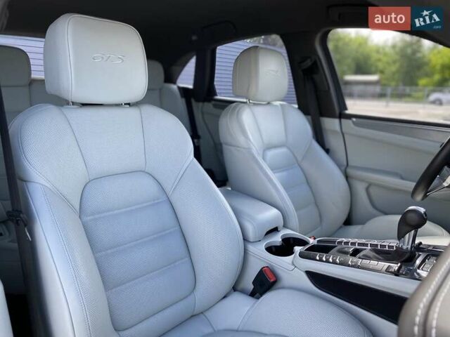 Белый Порше Масан, объемом двигателя 3 л и пробегом 32 тыс. км за 53000 $, фото 15 на Automoto.ua