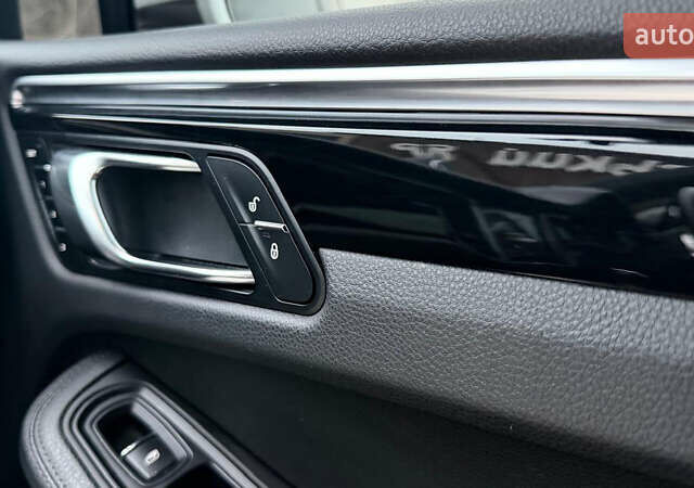 Белый Порше Масан, объемом двигателя 2.99 л и пробегом 47 тыс. км за 29500 $, фото 42 на Automoto.ua