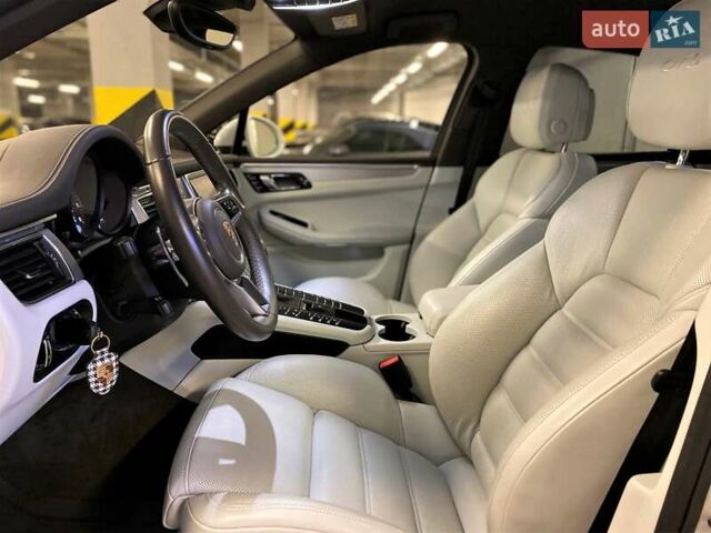 Белый Порше Масан, объемом двигателя 3 л и пробегом 36 тыс. км за 52500 $, фото 24 на Automoto.ua