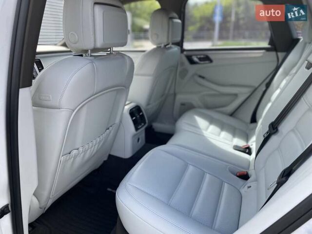 Белый Порше Масан, объемом двигателя 3 л и пробегом 32 тыс. км за 53000 $, фото 17 на Automoto.ua