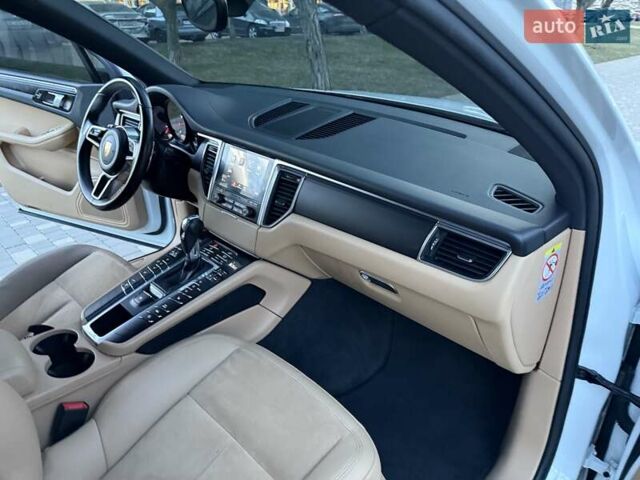 Белый Порше Масан, объемом двигателя 1.98 л и пробегом 134 тыс. км за 38900 $, фото 59 на Automoto.ua
