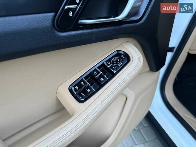 Белый Порше Масан, объемом двигателя 1.98 л и пробегом 134 тыс. км за 38900 $, фото 58 на Automoto.ua