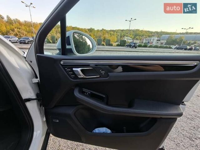 Білий Порше Масан, об'ємом двигуна 1.98 л та пробігом 78 тис. км за 30000 $, фото 12 на Automoto.ua