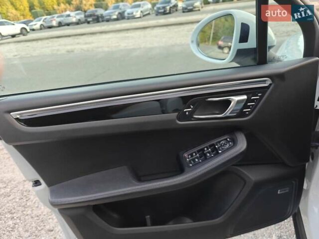 Белый Порше Масан, объемом двигателя 1.98 л и пробегом 76 тыс. км за 28500 $, фото 13 на Automoto.ua