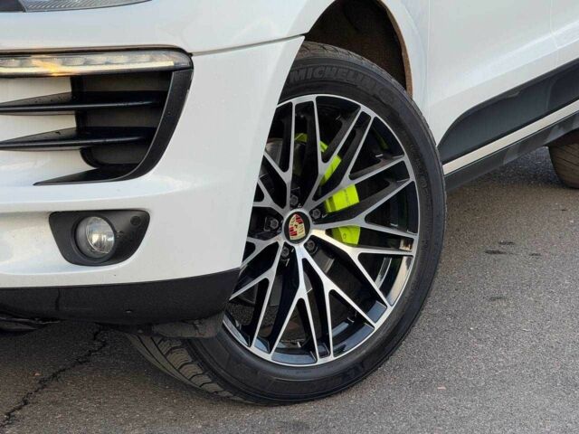 Білий Порше Масан, об'ємом двигуна 2 л та пробігом 50 тис. км за 30200 $, фото 3 на Automoto.ua