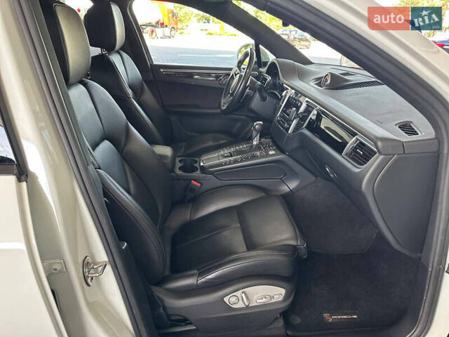 Белый Порше Масан, объемом двигателя 1.98 л и пробегом 69 тыс. км за 35000 $, фото 2 на Automoto.ua