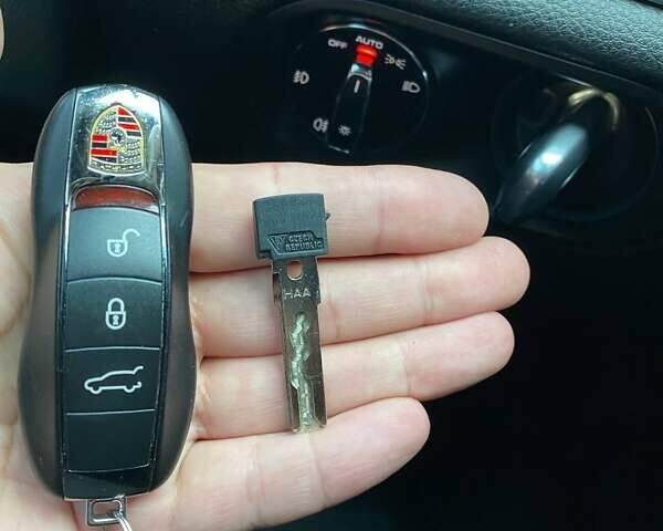 Белый Порше Масан, объемом двигателя 1.98 л и пробегом 120 тыс. км за 27999 $, фото 1 на Automoto.ua