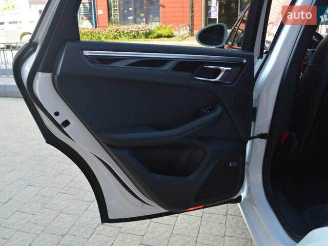 Белый Порше Масан, объемом двигателя 3 л и пробегом 88 тыс. км за 31900 $, фото 29 на Automoto.ua