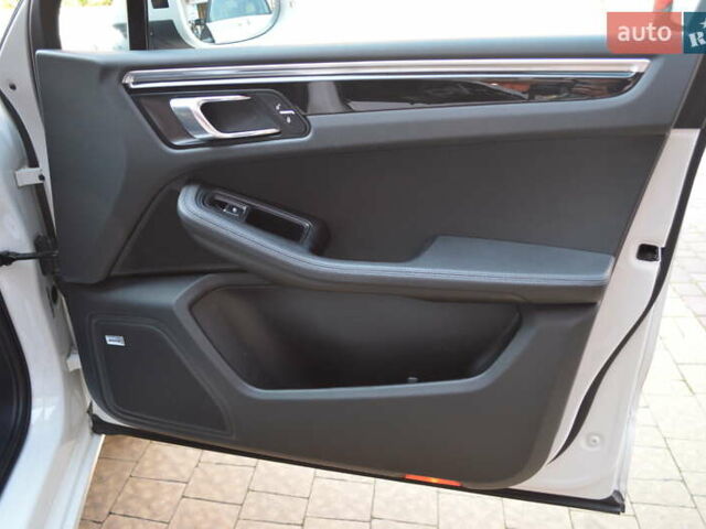 Белый Порше Масан, объемом двигателя 3 л и пробегом 88 тыс. км за 31900 $, фото 41 на Automoto.ua