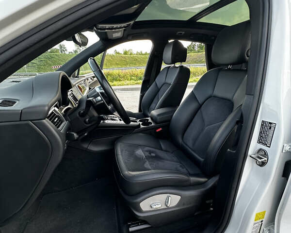 Белый Порше Масан, объемом двигателя 1.98 л и пробегом 127 тыс. км за 30888 $, фото 25 на Automoto.ua