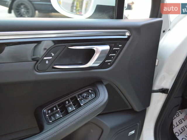 Белый Порше Масан, объемом двигателя 3 л и пробегом 88 тыс. км за 31900 $, фото 16 на Automoto.ua