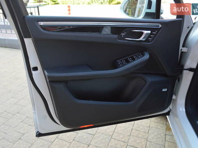 Белый Порше Масан, объемом двигателя 3 л и пробегом 88 тыс. км за 31900 $, фото 15 на Automoto.ua