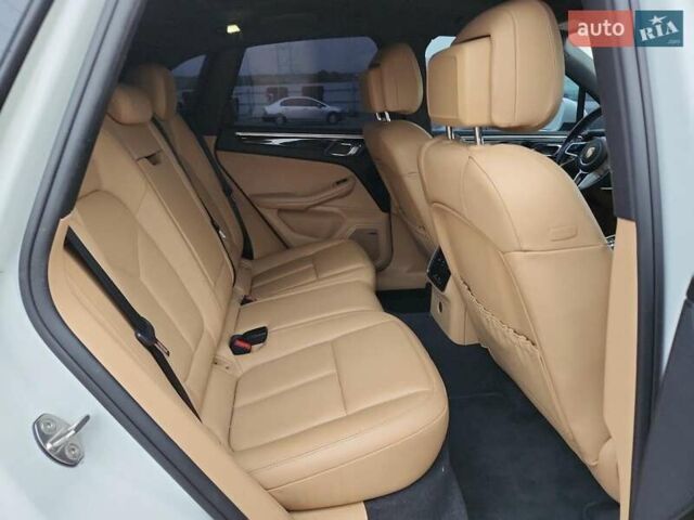 Порше Масан 2018 у Луцьку на Automoto.ua Білий Порше Масан, об'ємом двигуна 3 л та пробігом 75 тис. км за 12000 $, фото 9 на Automoto.ua