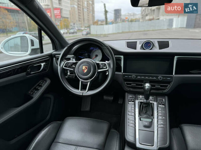 Белый Порше Масан, объемом двигателя 3 л и пробегом 130 тыс. км за 35500 $, фото 64 на Automoto.ua