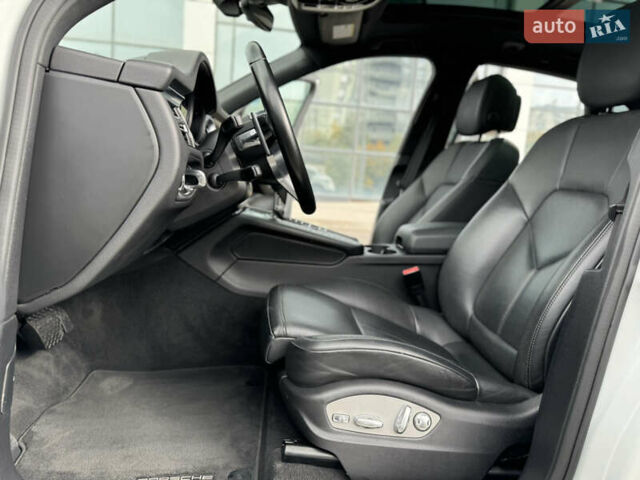 Белый Порше Масан, объемом двигателя 3 л и пробегом 130 тыс. км за 35500 $, фото 44 на Automoto.ua