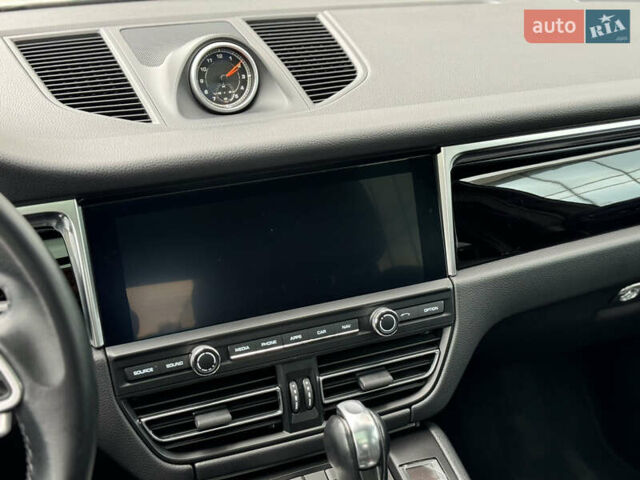 Белый Порше Масан, объемом двигателя 3 л и пробегом 130 тыс. км за 35500 $, фото 68 на Automoto.ua