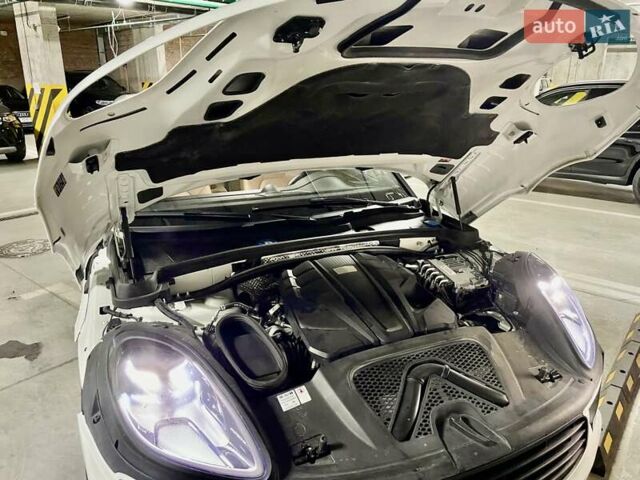 Белый Порше Масан, объемом двигателя 3 л и пробегом 82 тыс. км за 45000 $, фото 31 на Automoto.ua