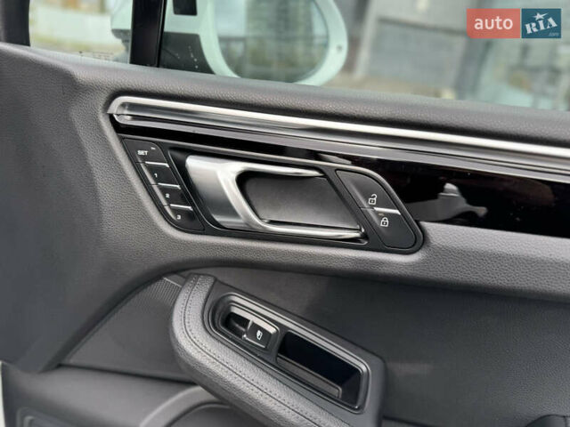 Белый Порше Масан, объемом двигателя 3 л и пробегом 130 тыс. км за 35500 $, фото 58 на Automoto.ua