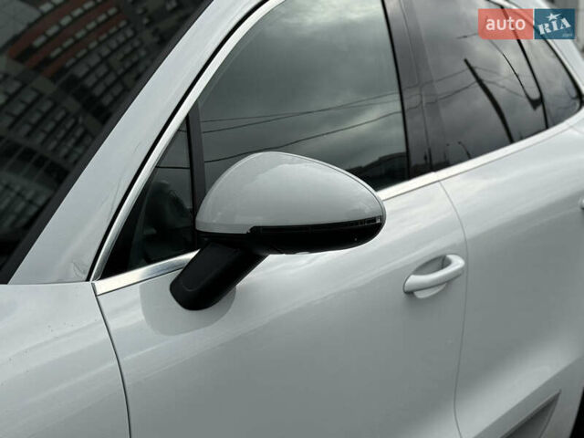 Белый Порше Масан, объемом двигателя 3 л и пробегом 130 тыс. км за 35500 $, фото 33 на Automoto.ua