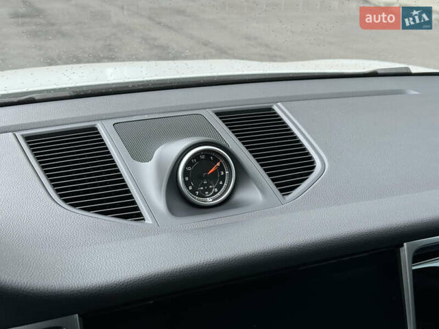 Белый Порше Масан, объемом двигателя 3 л и пробегом 130 тыс. км за 35500 $, фото 69 на Automoto.ua