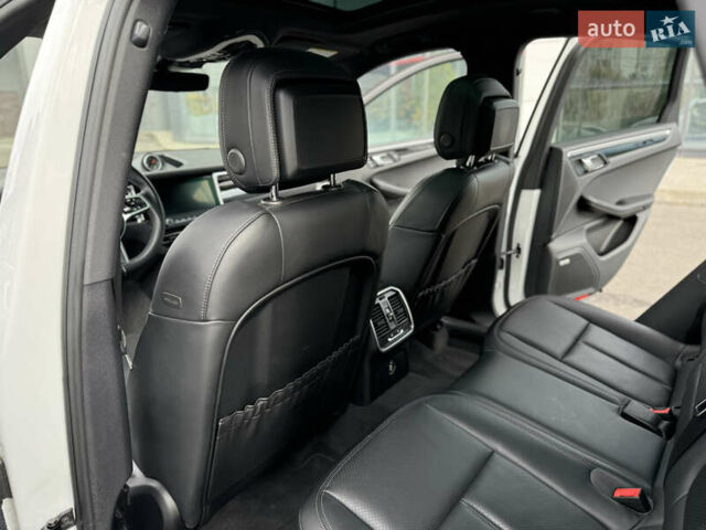 Белый Порше Масан, объемом двигателя 3 л и пробегом 130 тыс. км за 35500 $, фото 54 на Automoto.ua