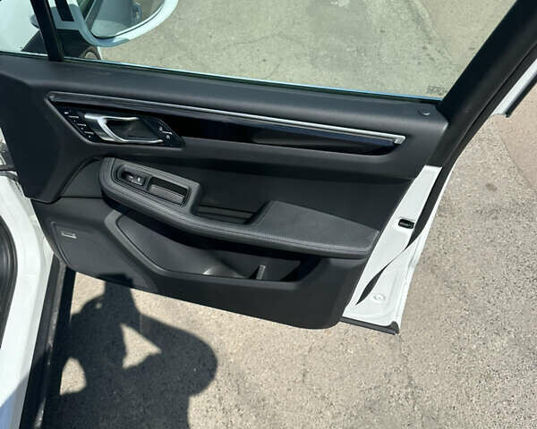 Білий Порше Масан, об'ємом двигуна 3 л та пробігом 128 тис. км за 34900 $, фото 26 на Automoto.ua