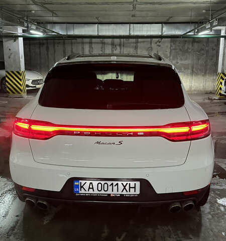 Белый Порше Масан, объемом двигателя 3 л и пробегом 80 тыс. км за 42499 $, фото 3 на Automoto.ua