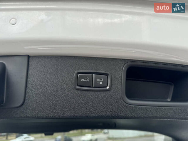 Белый Порше Масан, объемом двигателя 3 л и пробегом 130 тыс. км за 36500 $, фото 85 на Automoto.ua