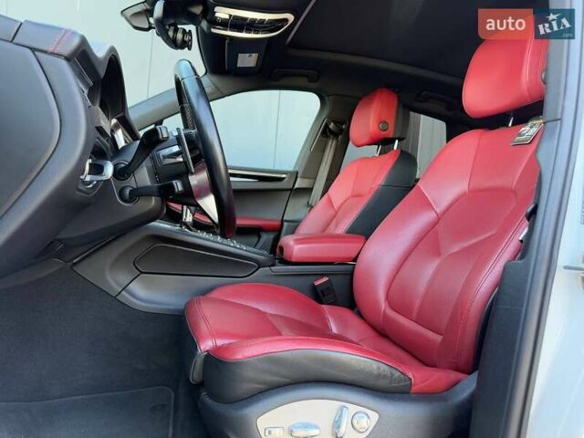 Белый Порше Масан, объемом двигателя 3 л и пробегом 29 тыс. км за 56990 $, фото 8 на Automoto.ua