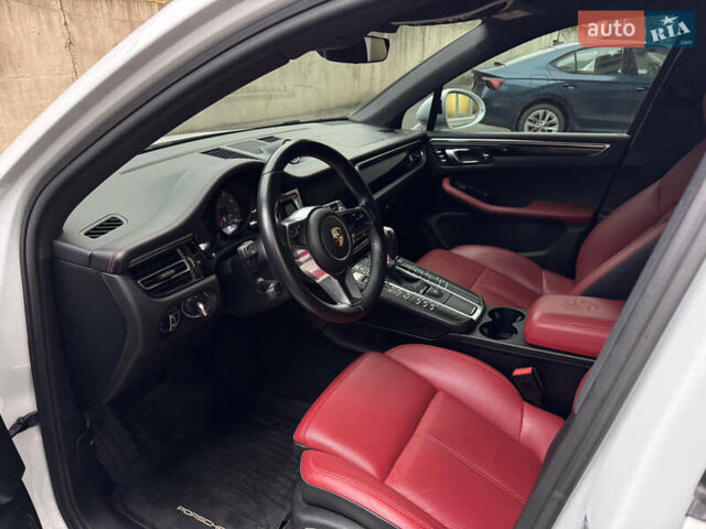 Белый Порше Масан, объемом двигателя 3 л и пробегом 79 тыс. км за 55500 $, фото 7 на Automoto.ua