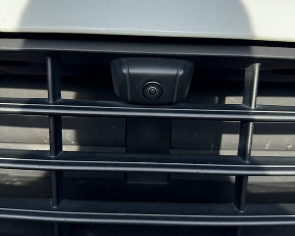 Белый Порше Масан, объемом двигателя 1.98 л и пробегом 49 тыс. км за 50999 $, фото 9 на Automoto.ua