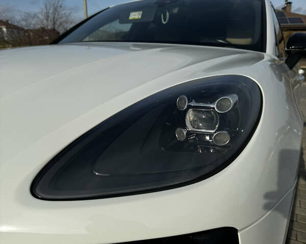 Белый Порше Масан, объемом двигателя 1.98 л и пробегом 49 тыс. км за 50999 $, фото 4 на Automoto.ua