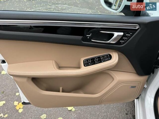 Белый Порше Масан, объемом двигателя 3 л и пробегом 73 тыс. км за 43500 $, фото 23 на Automoto.ua