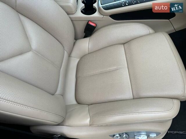 Белый Порше Масан, объемом двигателя 3 л и пробегом 73 тыс. км за 43500 $, фото 15 на Automoto.ua