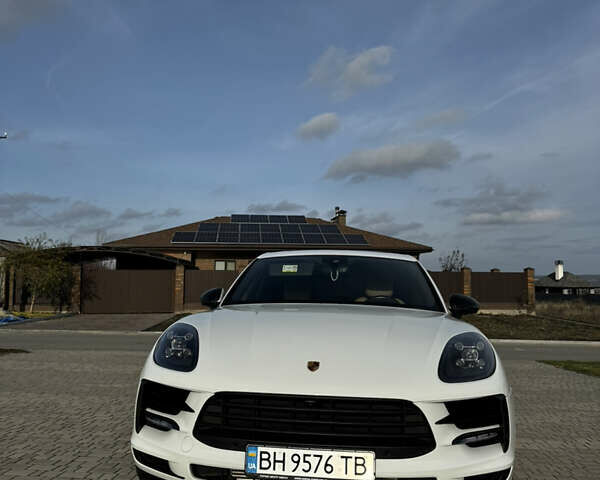 Белый Порше Масан, объемом двигателя 1.98 л и пробегом 49 тыс. км за 50999 $, фото 3 на Automoto.ua
