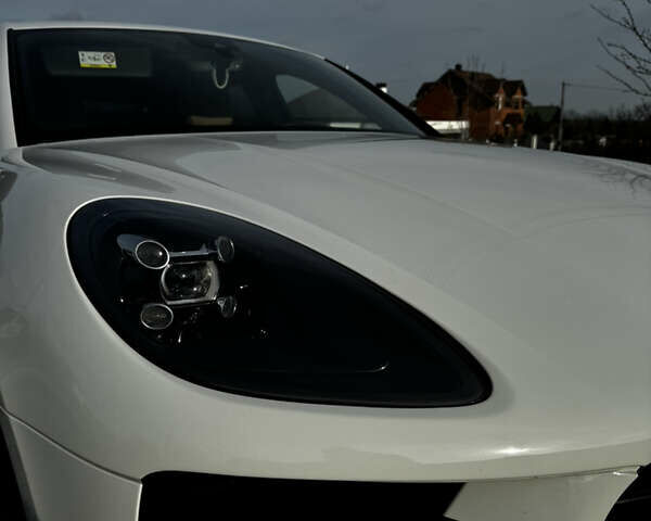 Белый Порше Масан, объемом двигателя 1.98 л и пробегом 49 тыс. км за 50999 $, фото 2 на Automoto.ua