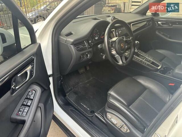 Белый Порше Масан, объемом двигателя 1.98 л и пробегом 57 тыс. км за 37700 $, фото 7 на Automoto.ua