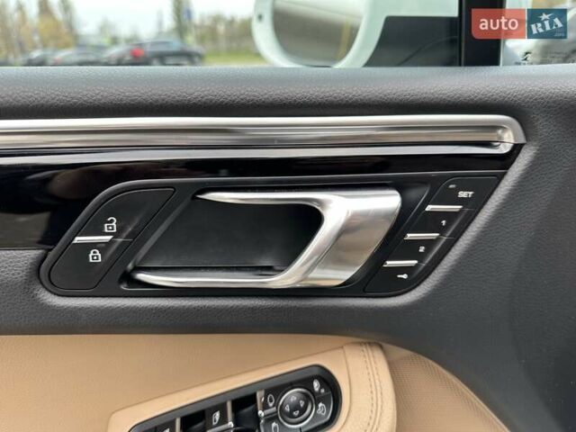 Белый Порше Масан, объемом двигателя 3 л и пробегом 73 тыс. км за 43500 $, фото 24 на Automoto.ua