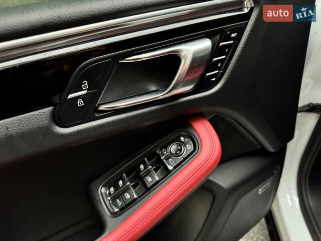 Белый Порше Масан, объемом двигателя 3 л и пробегом 79 тыс. км за 55500 $, фото 14 на Automoto.ua