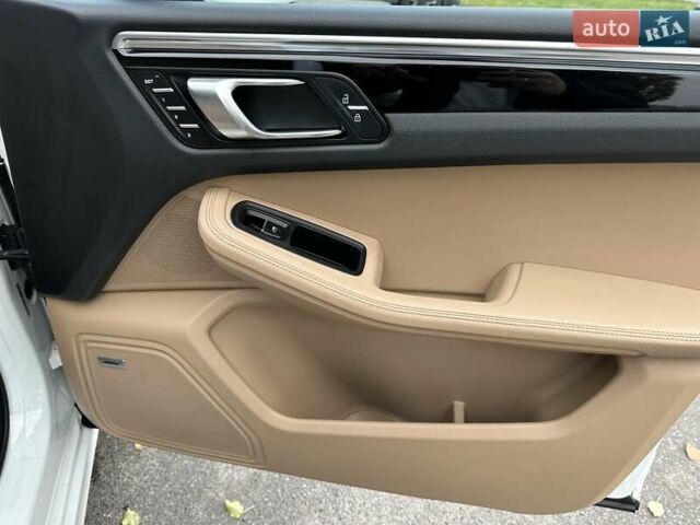 Белый Порше Масан, объемом двигателя 3 л и пробегом 73 тыс. км за 43500 $, фото 12 на Automoto.ua