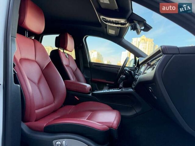 Белый Порше Масан, объемом двигателя 3 л и пробегом 29 тыс. км за 56990 $, фото 11 на Automoto.ua