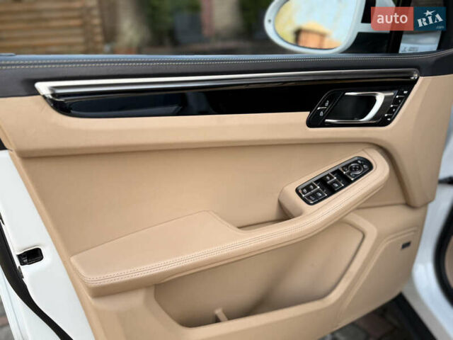 Білий Порше Масан, об'ємом двигуна 3 л та пробігом 29 тис. км за 45000 $, фото 26 на Automoto.ua