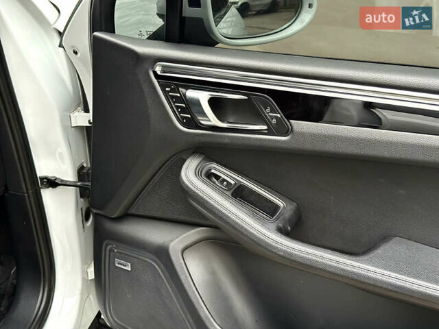 Белый Порше Масан, объемом двигателя 3 л и пробегом 69 тыс. км за 59999 $, фото 38 на Automoto.ua