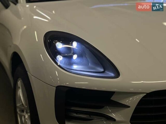 Белый Порше Масан, объемом двигателя 1.98 л и пробегом 31 тыс. км за 55302 $, фото 13 на Automoto.ua