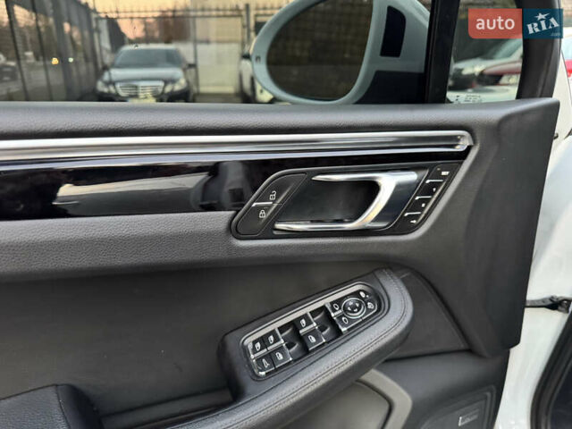 Белый Порше Масан, объемом двигателя 3 л и пробегом 67 тыс. км за 37000 $, фото 15 на Automoto.ua