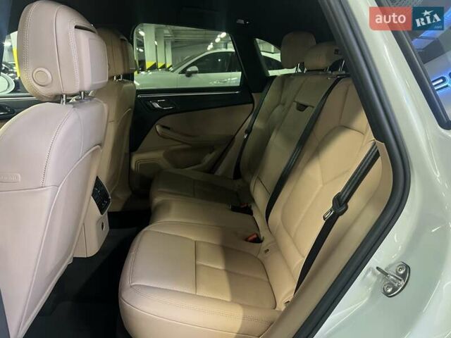 Белый Порше Масан, объемом двигателя 1.98 л и пробегом 31 тыс. км за 55302 $, фото 39 на Automoto.ua