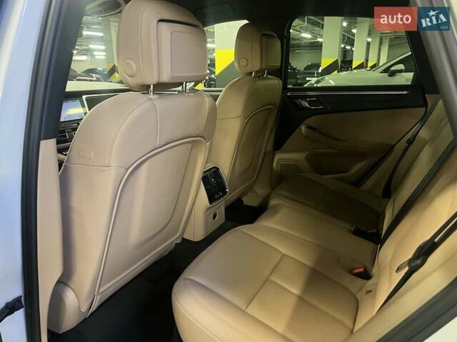 Белый Порше Масан, объемом двигателя 1.98 л и пробегом 31 тыс. км за 55302 $, фото 40 на Automoto.ua