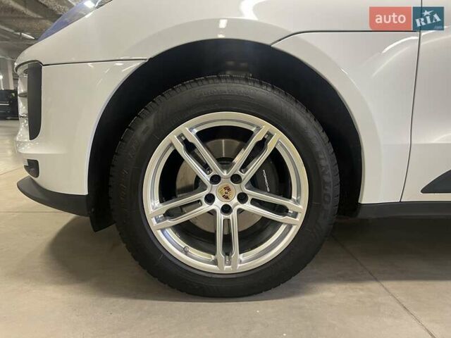 Белый Порше Масан, объемом двигателя 1.98 л и пробегом 31 тыс. км за 55302 $, фото 15 на Automoto.ua