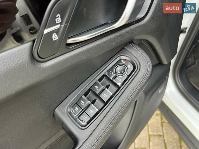 Белый Порше Масан, объемом двигателя 1.98 л и пробегом 99 тыс. км за 44999 $, фото 30 на Automoto.ua