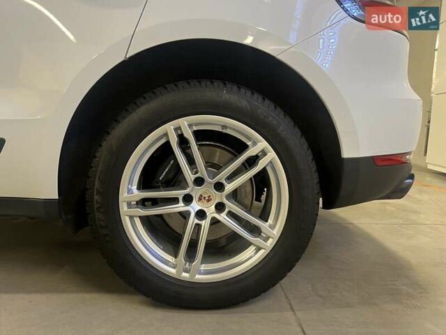 Белый Порше Масан, объемом двигателя 1.98 л и пробегом 31 тыс. км за 55302 $, фото 16 на Automoto.ua